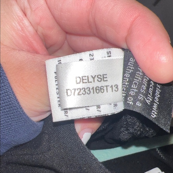 Elegant Black Cap Sleeve Dress - Picture 13 of 15